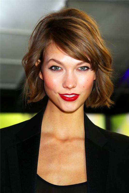 1-gana-degradavusi-kirpimo-moteris-2015-tendencija-šiuolaikinės-šukuosenos-raudonos-lūpos