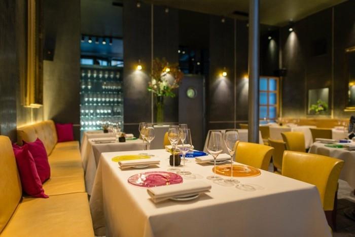 10-l-astrance-paris-the-best-Restaurants-paris-canape-jaune-interieur