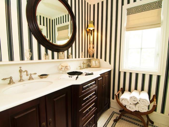 dekoravimas-vonios kambarys-dryžuotas-su-tamsiai rudais akcentais