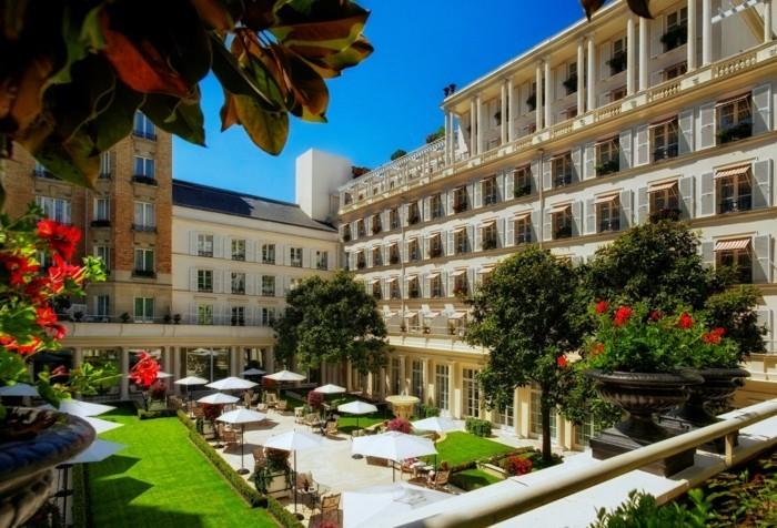 2-the-hotel-le-bistrol-veličasten-pogled-na-vrt-paris-restavracija-epicur-najboljše-restavracije-v-paris-v-fotografijah