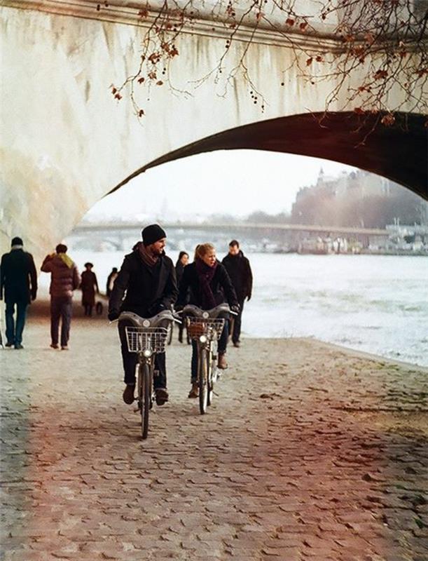 6-apsilankymas-paris-la-seine-tarp-paminklų-turizmo-paris-a-ride-with-bike-around-the-Seine