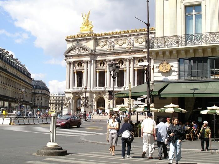 7-the-sight-by-the-cafe-de-la-paix-near-the-opera-garnier-our-ideas-in-photos