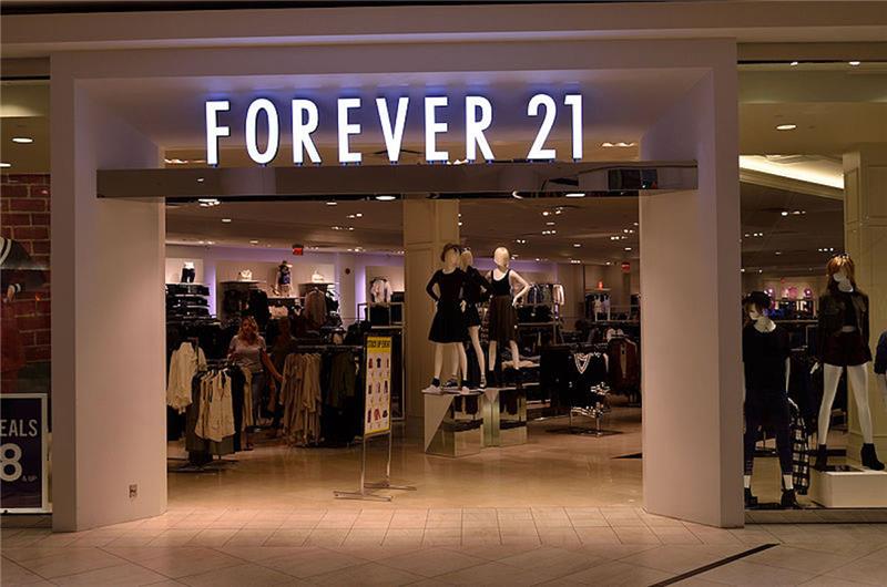 Forever21 markası, müşterileri tarafından Atkins diyet çubukları aldıktan sonra diyete kışkırtmakla suçlanıyor