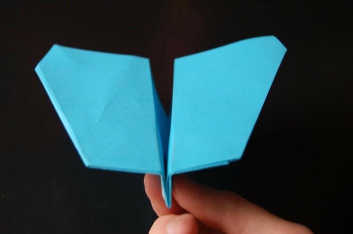 popierinis lėktuvas-origami-lėktuvas-gamina popierinį lėktuvą