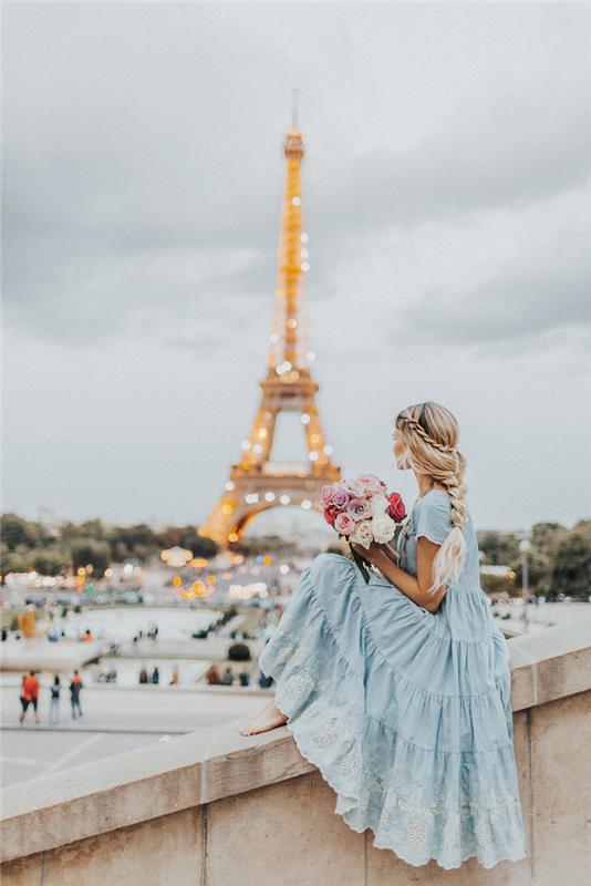 Mavi romantik şık hippi elbise, bohem uzun elbise, Paris'te kadın, eyfel kulesi, 2019 yaz elbisesi, nasıl giyinilir, çiçek buketi