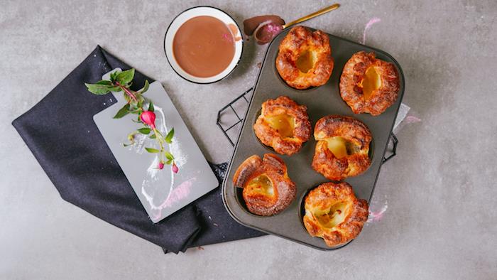 kako narediti mlečni kruh primer jorkširskega pudinga sladki kruh recept tradicionalna angleška kuhinja