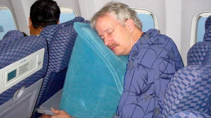kelionė-pagalvė-lėktuvas-pagalvė-kaklas-pagalvė-kelionė