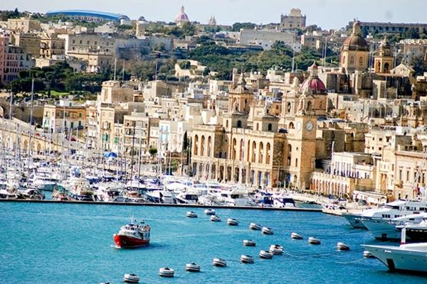 Akdeniz-Port-Malta'da gemi yolculukları