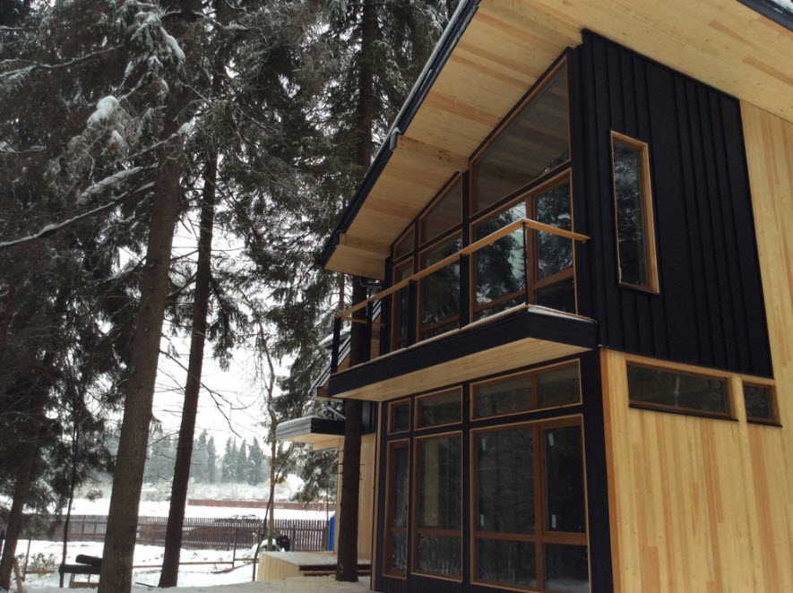 casa di legno originale a due piani