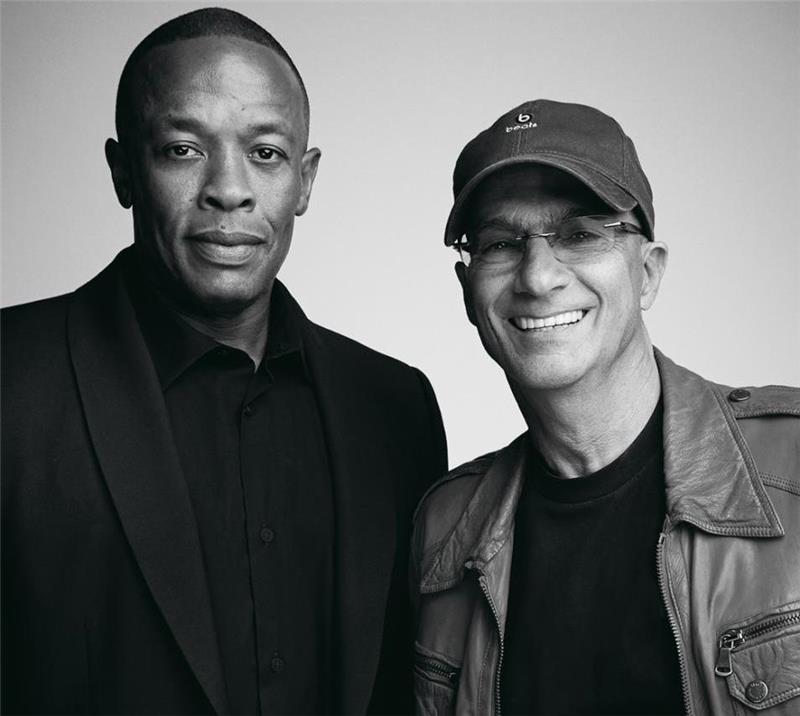 Dr Dre in Jimmy Iovine sta ustanovila Beats Electronics, ki sta jo prodala za 3 milijarde dolarjev Appleu, nato pa financirala univerzitetni tečaj na USC