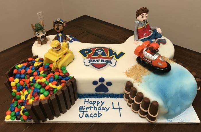 paw patrolna kost, bela glazura, pisani bonboni, logotip paw patrol, figurica paw patrol