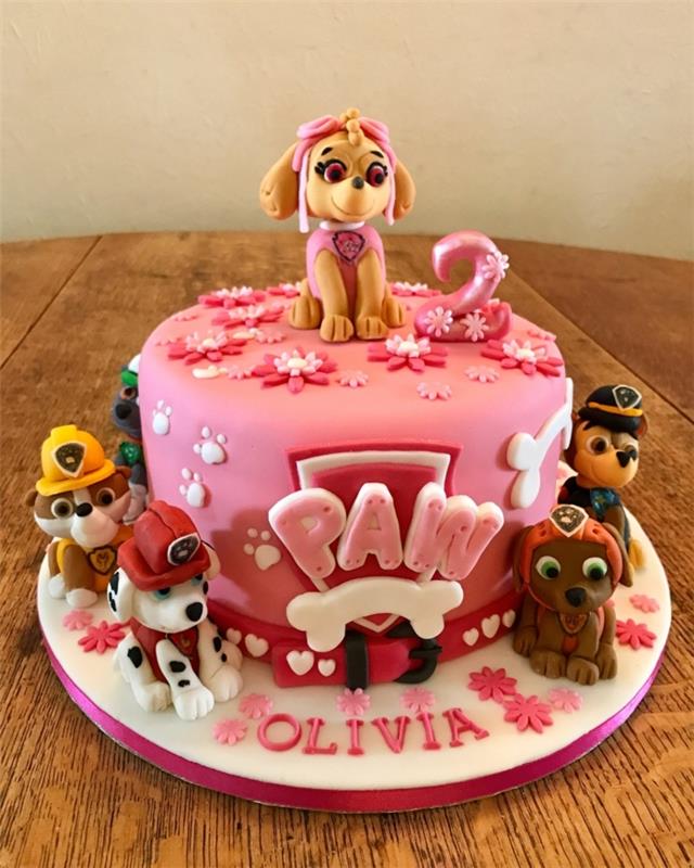 luštna torta za rojstni dan dekleta, roza in bela torta, figure paw patrol, rože, srca in logotip paw patrol