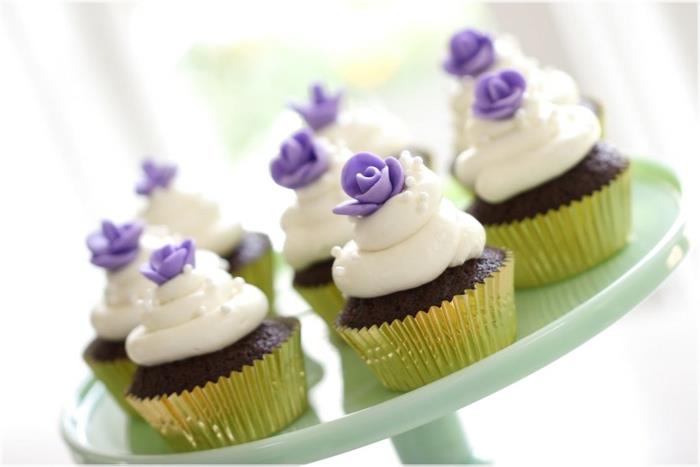 cupcake-icing-icing-a-cupcake-decoration-purple-flower-cake