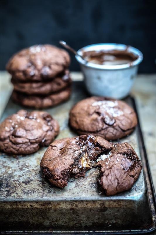 recept piškoti nutella, napolnjeni s slano karamelno maslo, kako narediti piškote iz nutele in karamele