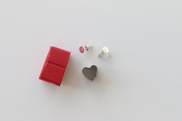 idee-fai-da-te-orecchini-formina-cuore-clips-pasta-fimo-come-realizzare-gioielli-casa