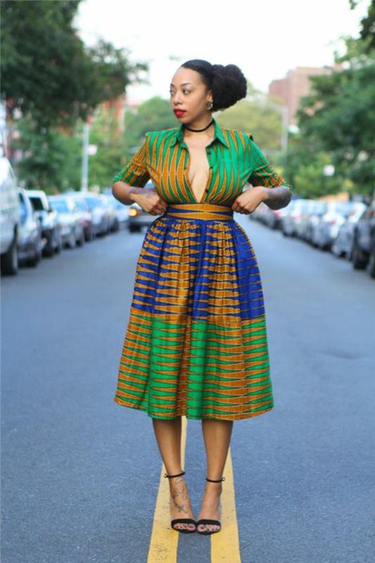 50 -ųjų retro stiliaus drabužiai, ilgas afrikietiškas sijonas, afrikietiška suknelė, atsegta iškirptė, dekoratyviniai žalios ir karališkos mėlynos spalvos suknelės raštai