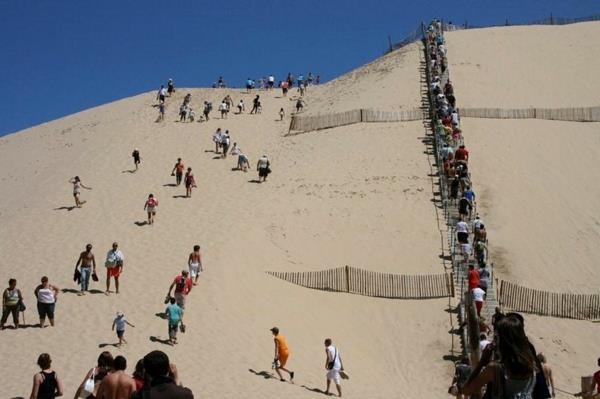 la-dune-du-pilat-and-its-escalade-france-dejavnost