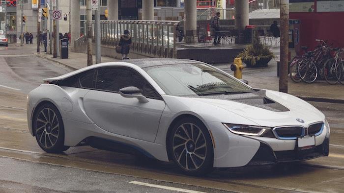 BMW i8 elektrinės transporto priemonės, pasirinkite apsaugoti pėsčiuosius dirbtiniu automobilio garsu