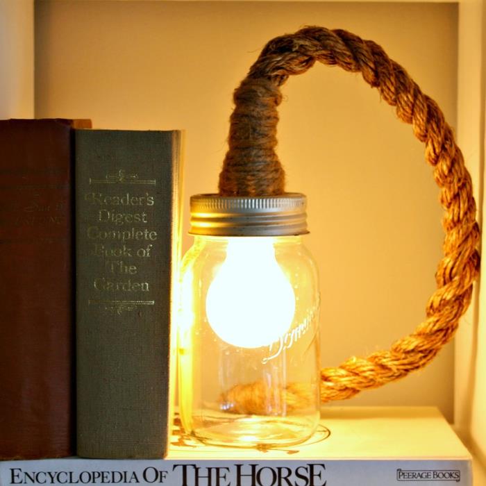 originalna prenosna svetilka s kmečkim videzom s pokrovom iz vrvi iz konoplje in recikliranim kozarcem