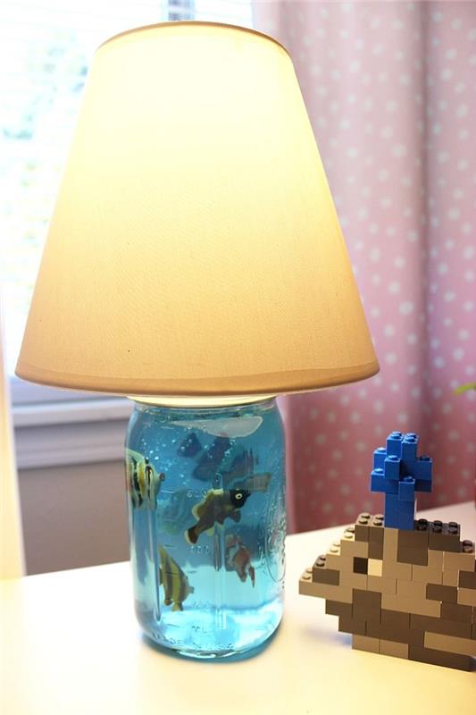 otroška nočna svetilka, narejena iz želatine v akvariju, naredi sam
