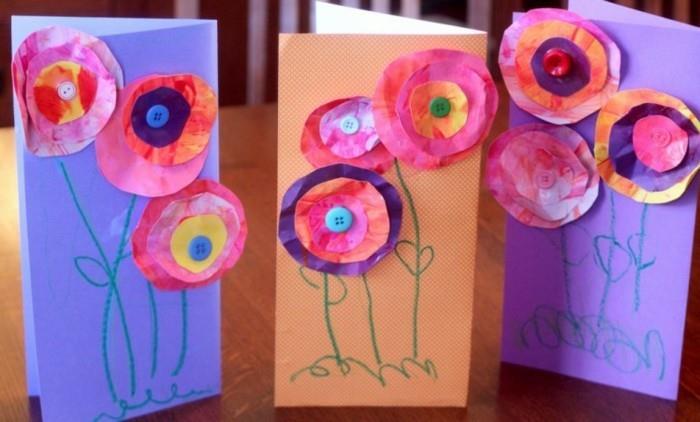 lavoretti-manuali-per-bambini-fiori-carta-realizzati-dischi-carta-colorati-bottone-interno-incollati-biglietti-auguri