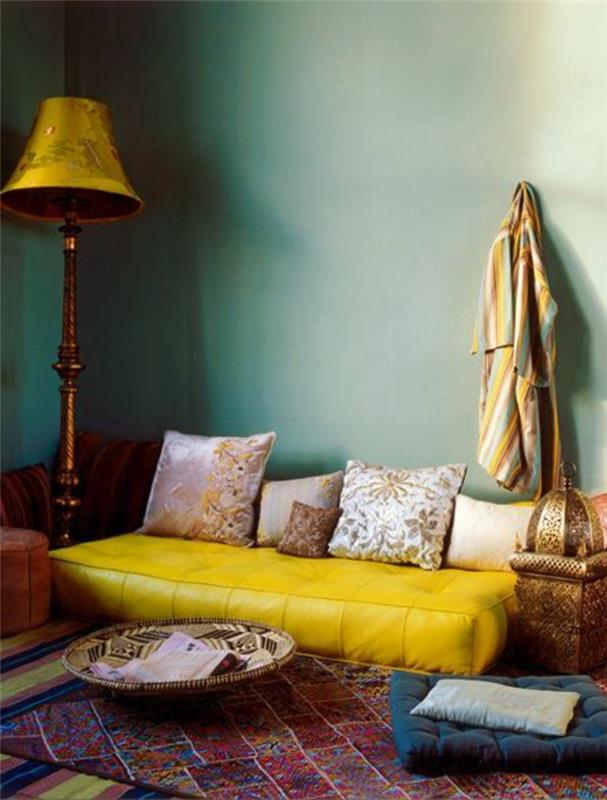iyi-Fas-yaşam alanı-renkli-halı-ve-renkli-mobilya-modern-oturma odası