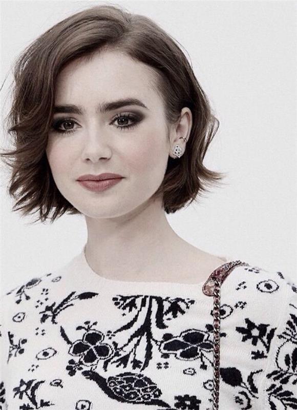 çene boyu dalgalı esmer saçlı lily collins, siyah baskılı beyaz kazak, bob saç modelleri