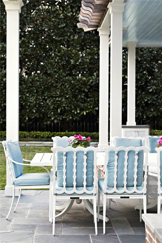 Bahçe mobilyalarının güzel mavi ve beyaz dekorasyon fotoğrafı, dış mekan terasları için fikirler, dünyanın en güzel bahçesi