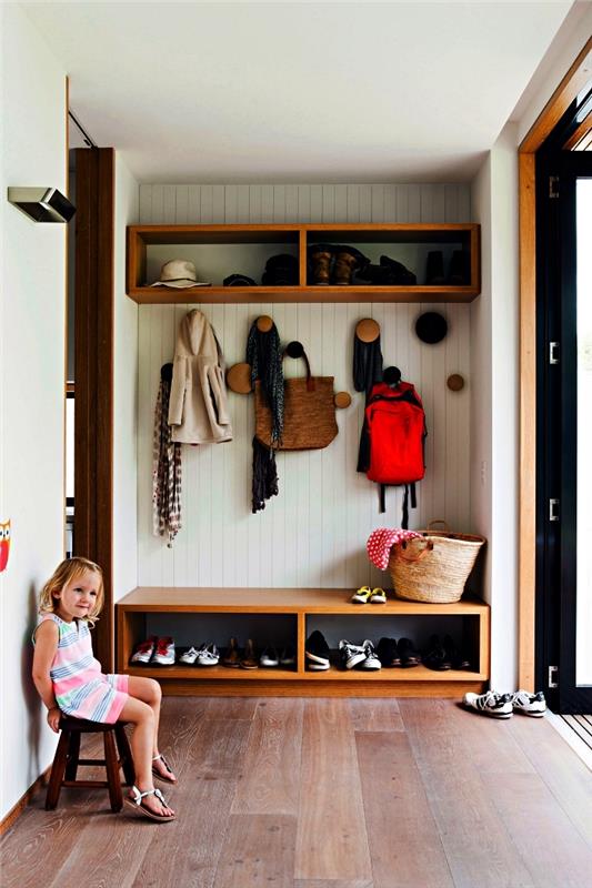 izberite svojo garderobno omaro, leseno omarico s starinskim dizajnom z okroglimi kljukami, klopjo za shranjevanje in stensko polico