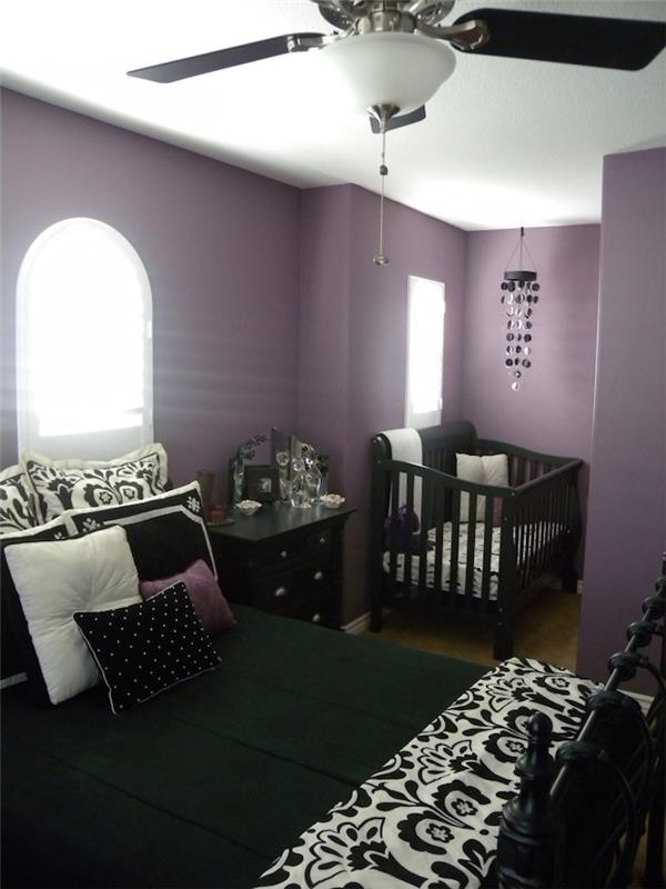 starševska soba s slabimi stenami črno pohištvo, namestite otroško posteljico v starševsko sobo
