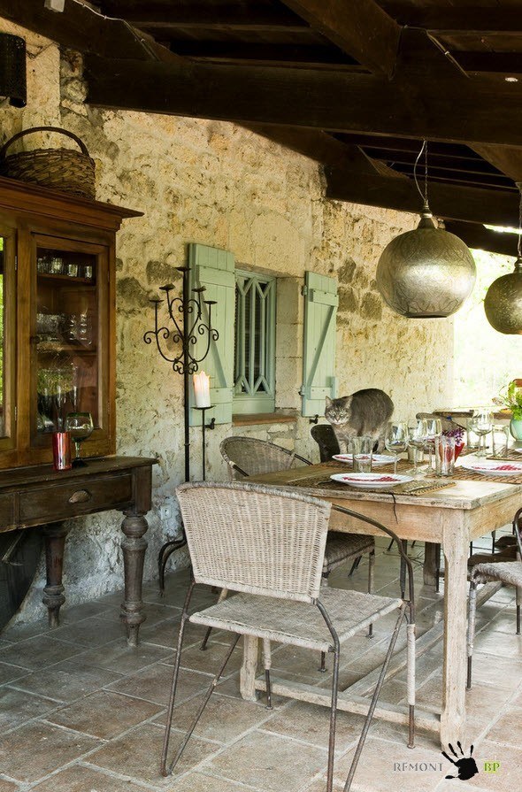 Amueblando el comedor en la terraza