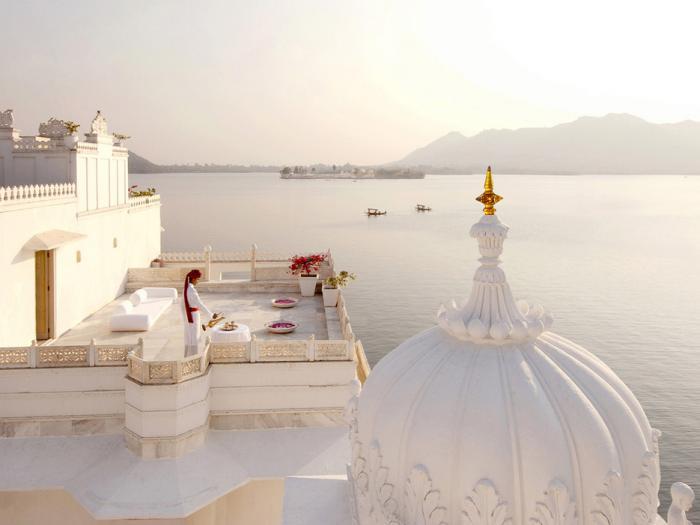 indian-palace-taj-lake-rajasthan-udaipur