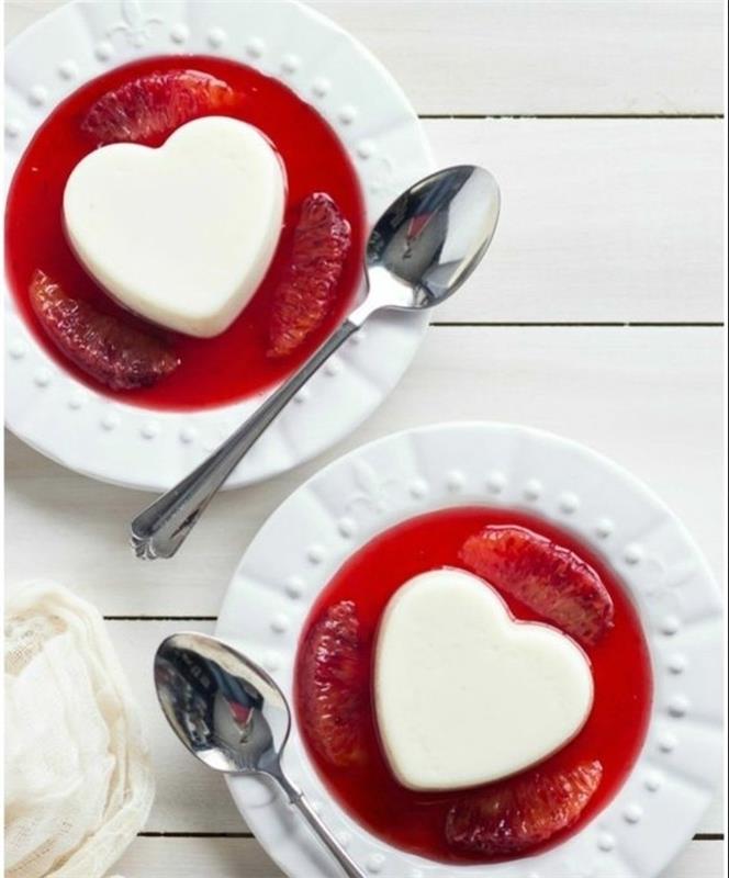 panna-cotta-desert-recept-pretty-with-cream-and-sirup