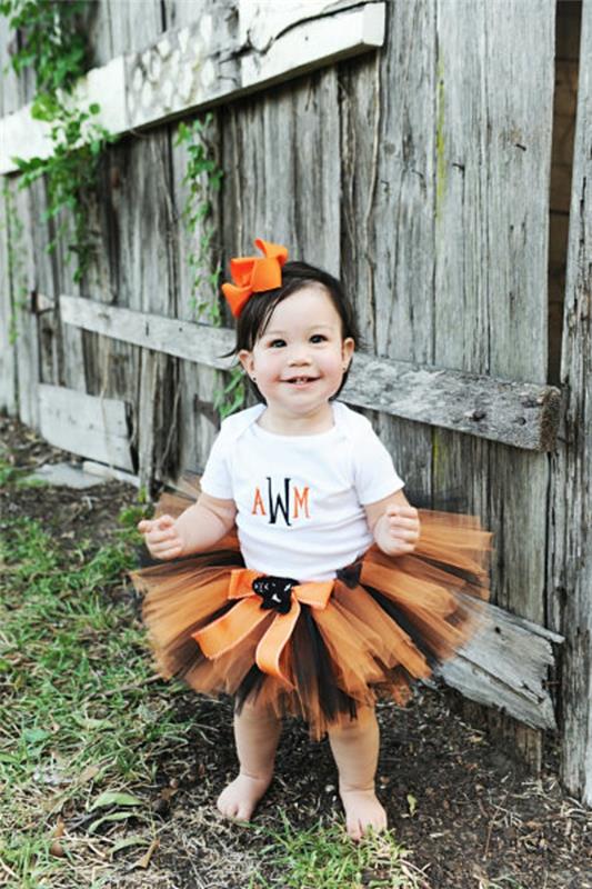 mala-buča-halloween-baby