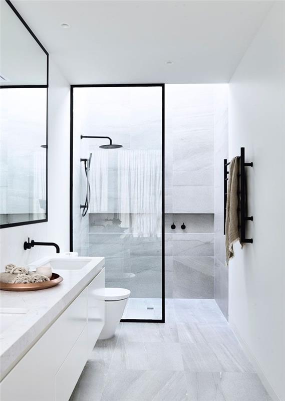küçük banyo minimalist dekorasyon beyaz mermer fayans mat siyah bitirir duş musluğu ayırma