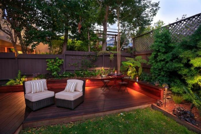 Ahşap veranda bahçesi, yeşil çim, bahçe terası için koltuklar, hangi bahçe mobilyalarının seçileceği