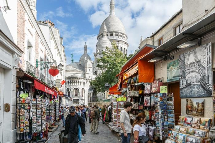 Walks-in-Paris-to-Walk-Capital-of-France-Umetniki-Rue-Montmartre