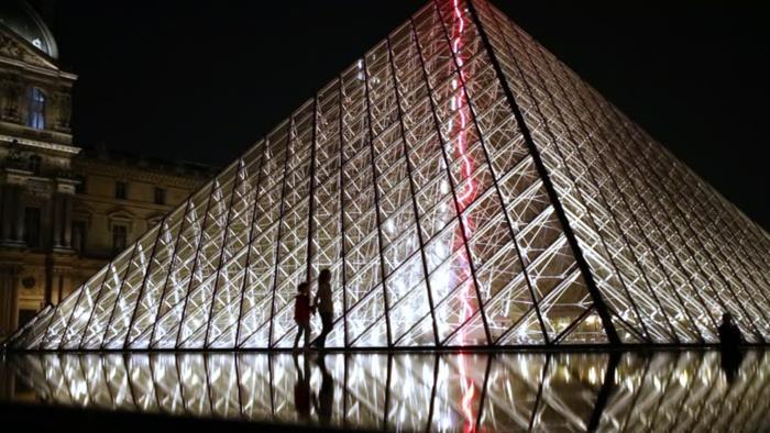 walks-in-paris-to-walk-capital-of-france-piramide