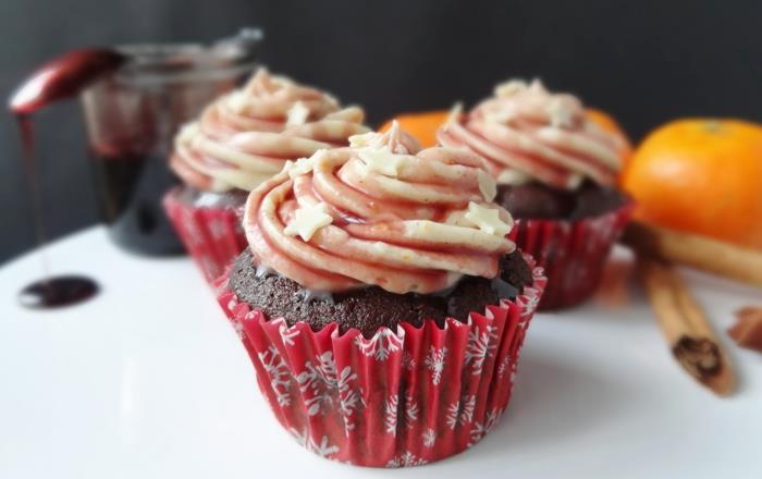 cupcake-icing-recept-original-idea-češnja-in-čokolada-cupcake-dekoracija