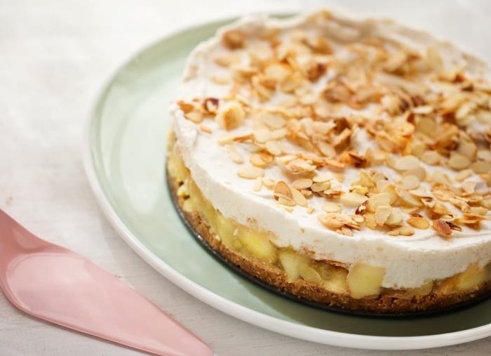 yumurtasız elmalı kek örneği, kolay ve hızlı tatlı tarifi, vegan pasta nasıl süslenir