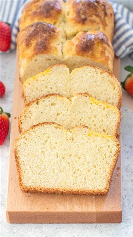 recept brioche kruh limonin sok maslo jajce in mleko sobne temperature jagode lesen pladenj