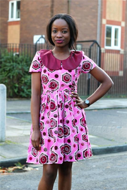 rožinės suknelės modelis su fuksijos spalvos Peterio apykakle, afrikietiška mada, trumpomis rankovėmis, kelių ilgis, fuksijos ir raudonos spalvos raukiniai