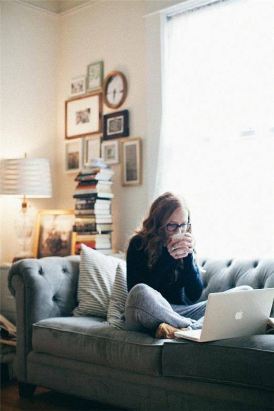 lounge-cocooning-interior-light-girl-pit-coffee-grey-sofa-modern-interior