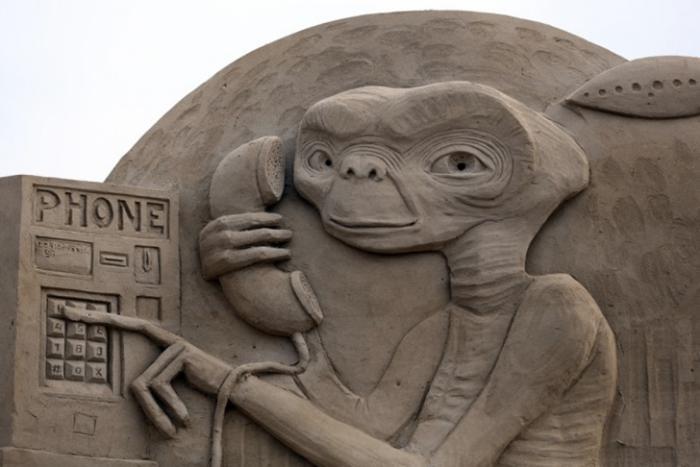 sand-sculpture-the-cool-mine-of-a-known-hero