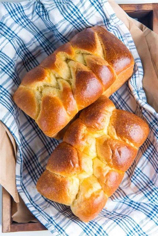 recept za bele in modre serviete mehka brioche jajčna mešanica priprava sladki recept velikonočni