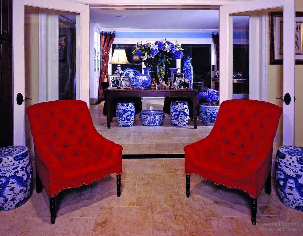 Interior azul e vermelho