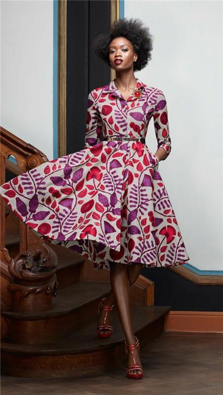 suknelė su labai platėjančiu sijonu, gėlių raštais, sagstoma iškirpte, afrikietiška mada, afrikietiškos moters apranga, raudonos basutės su stiletais