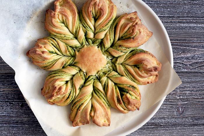 Pesto twist ışınları ile lezzetli aperatif güneş tart, 10 kişilik orijinal bir aperatif akşam yemeği