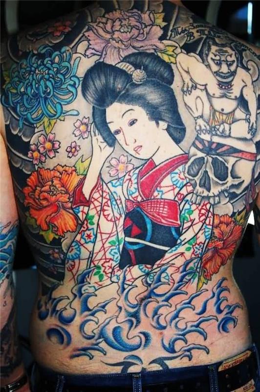 Irezumi tetovaža na hrbtu japonska gejša japonska cvetlična tetovaža