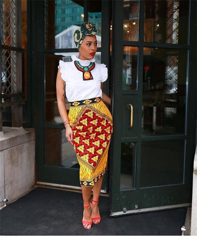 pavyzdys, kaip gerai apsirengti afrikietišku stiliumi, moteriška apranga ilgais sijonais ir palaidinė trumpomis rankovėmis su etniniais raštais